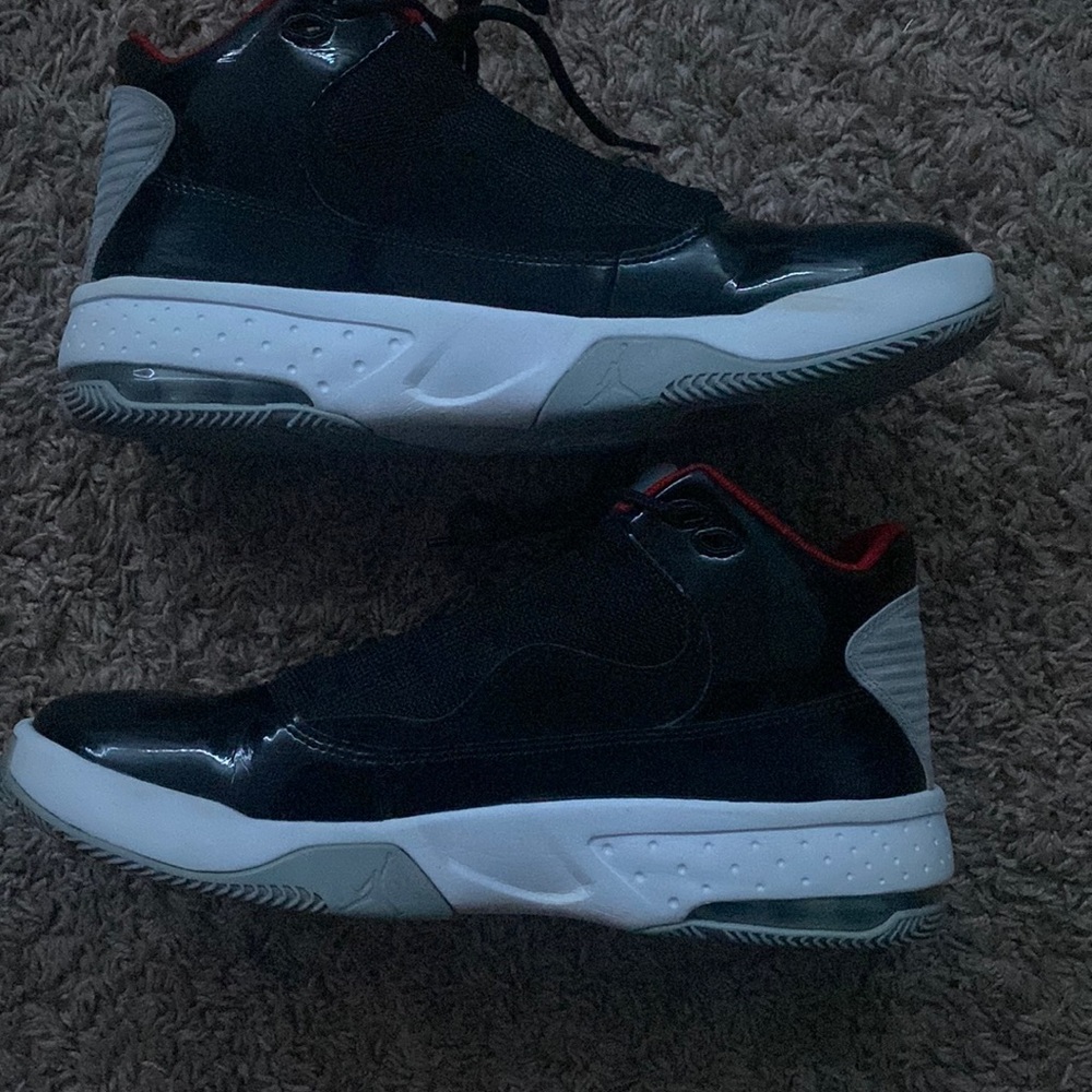Jordan max aura 2